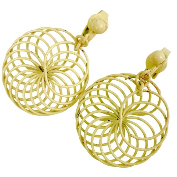 Vintage 1960s Earrings Mod Spiral Yellow Enameled Wire Clip On Mid Century - Picture 1 of 10